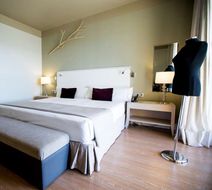 Vincci Valdecanas Golf Hotel Room