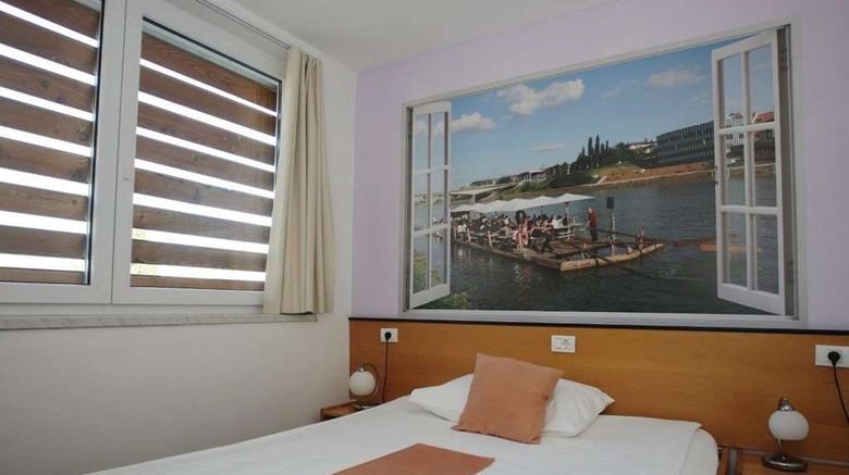 <b>Tabor Hotel Room</b>. Images powered by <a href="https://iceportal.shijigroup.com/" title="IcePortal" target="_blank">IcePortal</a>.