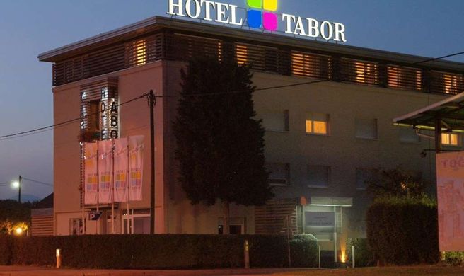 Tabor Hotel Exterior