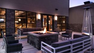 DoubleTree by Hilton Lafayette East