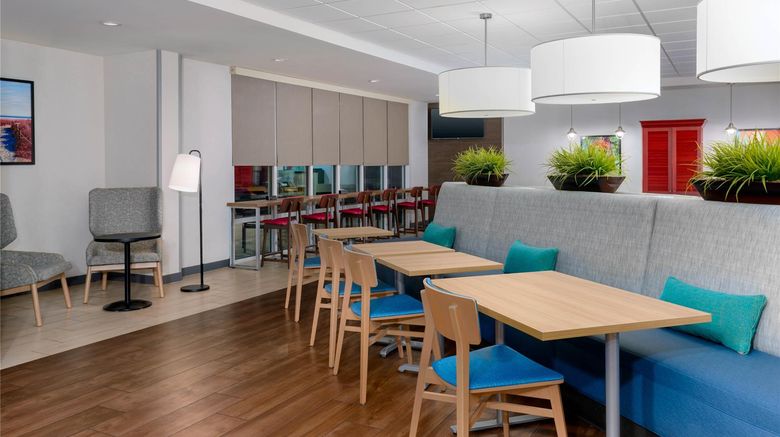 <b>Home2 Suites by Hilton Nokomis Lobby</b>. Images powered by <a href="https://iceportal.shijigroup.com/" title="IcePortal" target="_blank">IcePortal</a>.