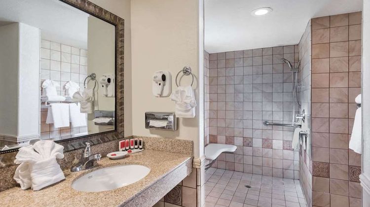 Days Inn & Suites Lodi Room
