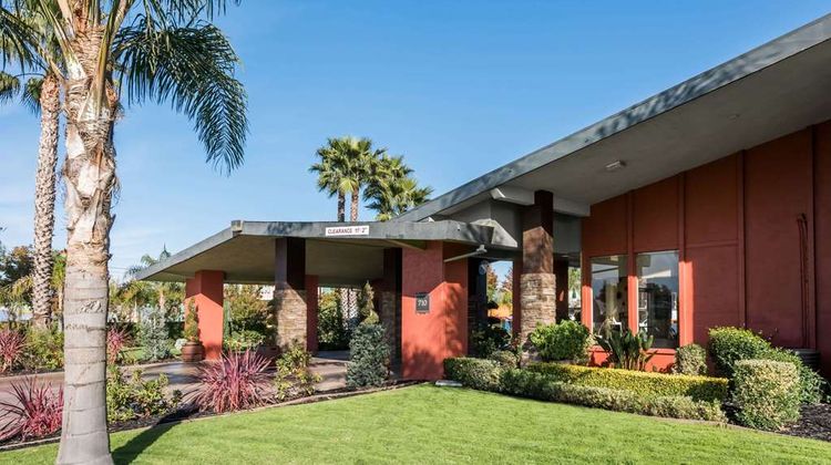 Days Inn & Suites Lodi Exterior