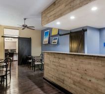 Days Inn & Suites Lodi Lobby