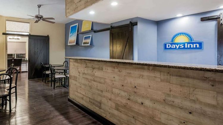 Days Inn & Suites Lodi Lobby