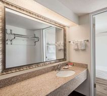 Days Inn & Suites Lodi Room