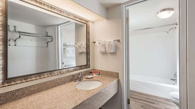 Days Inn & Suites Lodi Room