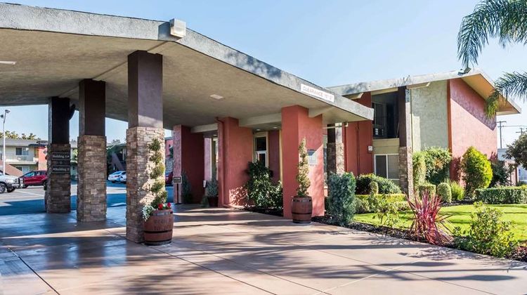 Days Inn & Suites Lodi Exterior