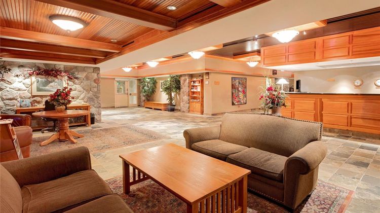 Ramada Pinewood Park Resort North Bay Lobby