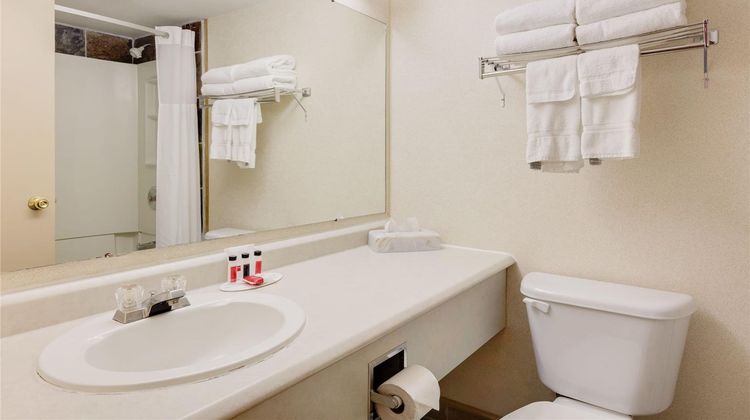 Ramada Pinewood Park Resort North Bay Room