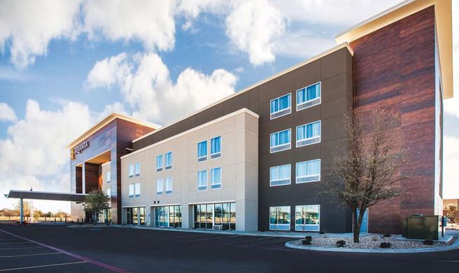 La Quinta Inn & Suites Lubbock South Exterior