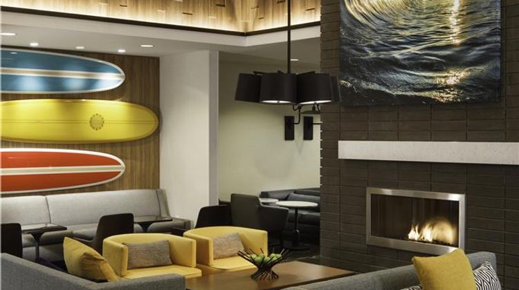 Hyatt Place Santa Cruz Lobby