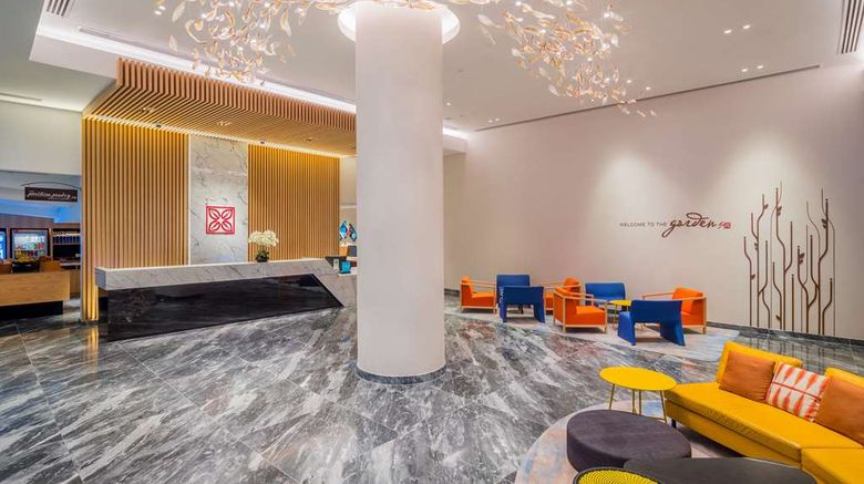 <b>Hilton Garden Inn Singapore Serangoon Lobby</b>. Images powered by <a href="https://iceportal.shijigroup.com/" title="IcePortal" target="_blank">IcePortal</a>.