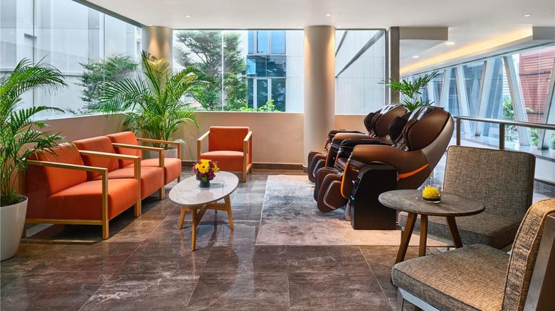 <b>Hilton Garden Inn Singapore Serangoon Lobby</b>. Images powered by <a href="https://iceportal.shijigroup.com/" title="IcePortal" target="_blank">IcePortal</a>.