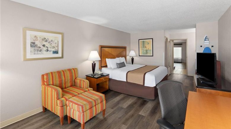 <b>Baymont Inn & Suites Knoxville I-75 Suite</b>. Images powered by <a href="https://iceportal.shijigroup.com/" title="IcePortal" target="_blank">IcePortal</a>.