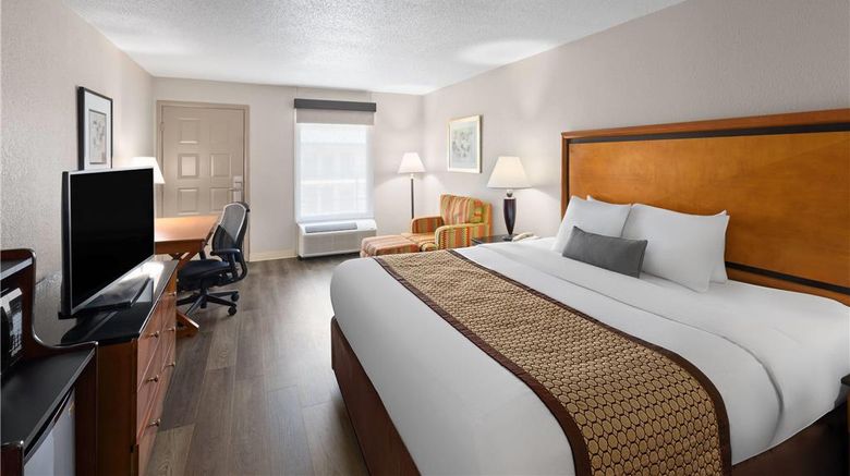 <b>Baymont Inn & Suites Knoxville I-75 Suite</b>. Images powered by <a href="https://iceportal.shijigroup.com/" title="IcePortal" target="_blank">IcePortal</a>.