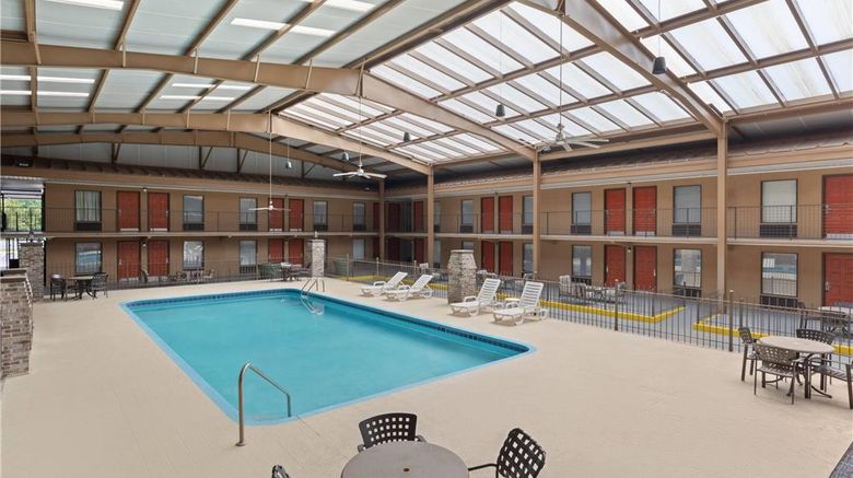<b>Baymont Inn & Suites Knoxville I-75 Pool</b>. Images powered by <a href="https://iceportal.shijigroup.com/" title="IcePortal" target="_blank">IcePortal</a>.