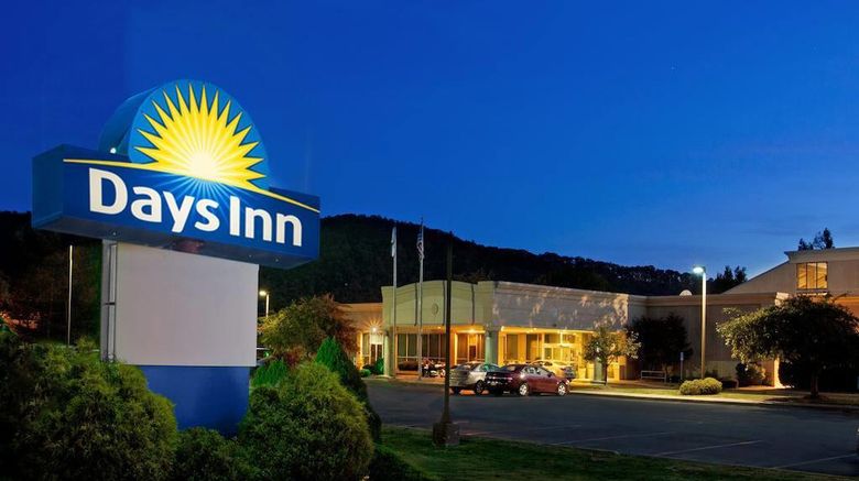 Days Inn Warren, PA Exterior. Images powered by <a href="https://iceportal.shijigroup.com" target="_blank" rel="noopener">Ice Portal</a>.