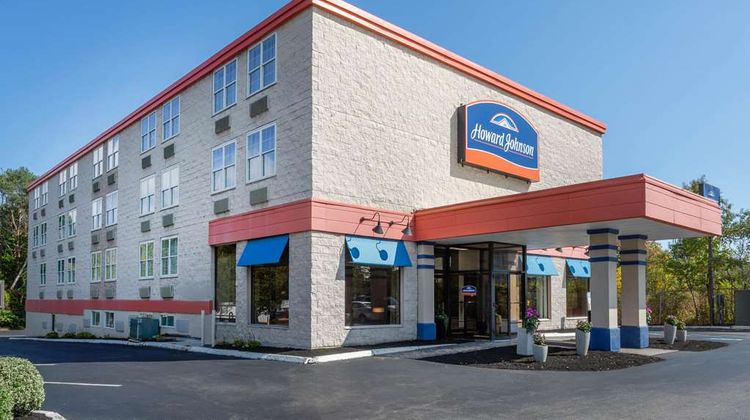 Howard Johnson by Wyndham Portsmouth Exterior
