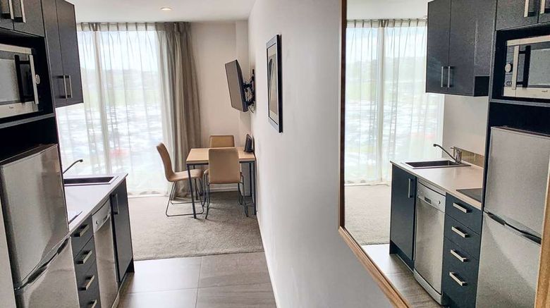 <b>Ramada Suites Albany, Auckland Room</b>. Images powered by <a href="https://iceportal.shijigroup.com/" title="IcePortal" target="_blank">IcePortal</a>.