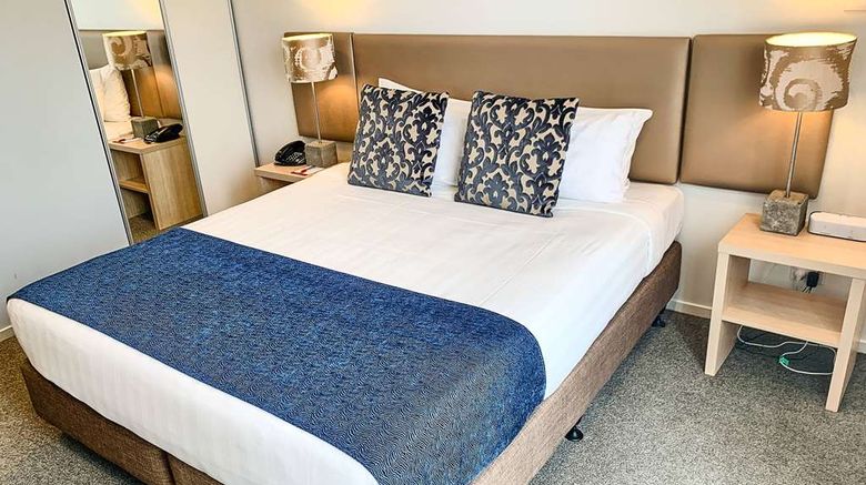 <b>Ramada Suites Albany, Auckland Room</b>. Images powered by <a href="https://iceportal.shijigroup.com/" title="IcePortal" target="_blank">IcePortal</a>.