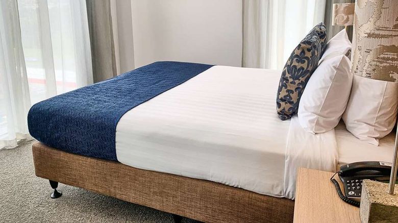 <b>Ramada Suites Albany, Auckland Room</b>. Images powered by <a href="https://iceportal.shijigroup.com/" title="IcePortal" target="_blank">IcePortal</a>.