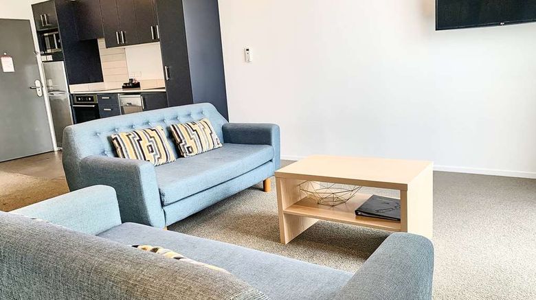 <b>Ramada Suites Albany, Auckland Room</b>. Images powered by <a href="https://iceportal.shijigroup.com/" title="IcePortal" target="_blank">IcePortal</a>.