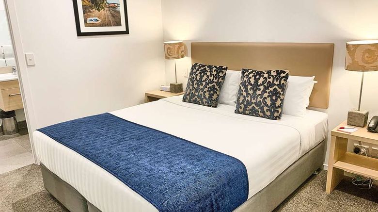 <b>Ramada Suites Albany, Auckland Room</b>. Images powered by <a href="https://iceportal.shijigroup.com/" title="IcePortal" target="_blank">IcePortal</a>.