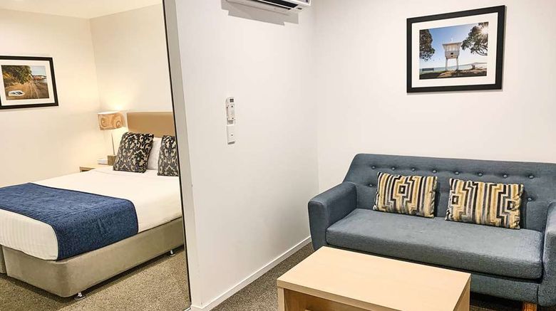 <b>Ramada Suites Albany, Auckland Room</b>. Images powered by <a href="https://iceportal.shijigroup.com/" title="IcePortal" target="_blank">IcePortal</a>.
