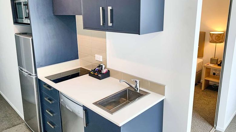 <b>Ramada Suites Albany, Auckland Room</b>. Images powered by <a href="https://iceportal.shijigroup.com/" title="IcePortal" target="_blank">IcePortal</a>.