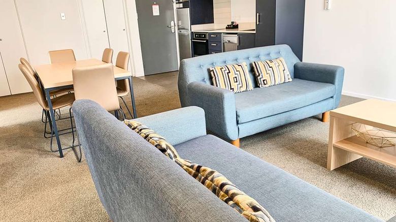 <b>Ramada Suites Albany, Auckland Room</b>. Images powered by <a href="https://iceportal.shijigroup.com/" title="IcePortal" target="_blank">IcePortal</a>.