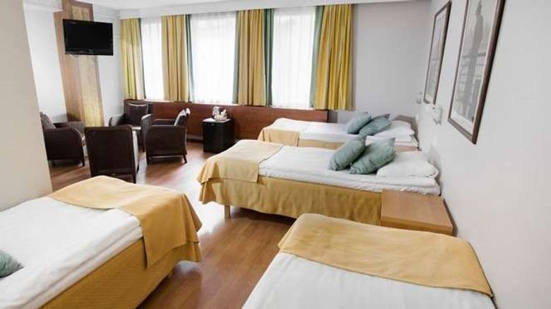 <b>Arthur Hotel Room</b>. Images powered by <a href="https://iceportal.shijigroup.com/" title="IcePortal" target="_blank">IcePortal</a>.