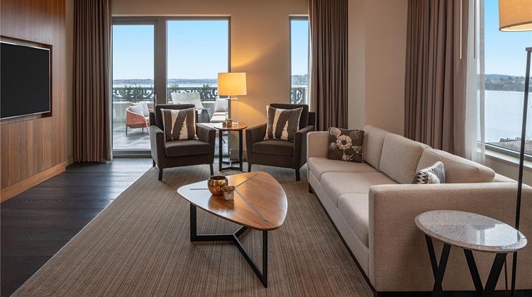 Hyatt Regency Lake Washington Suite