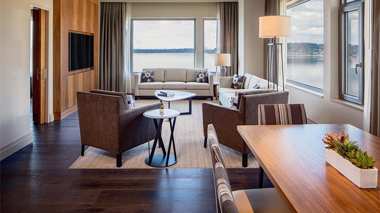 Hyatt Regency Lake Washington Suite