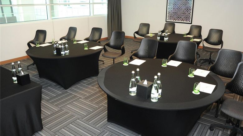<b>DoubleTree by Hilton Dubai-Business Bay Meeting</b>. Images powered by <a href="https://iceportal.shijigroup.com/" title="IcePortal" target="_blank">IcePortal</a>.