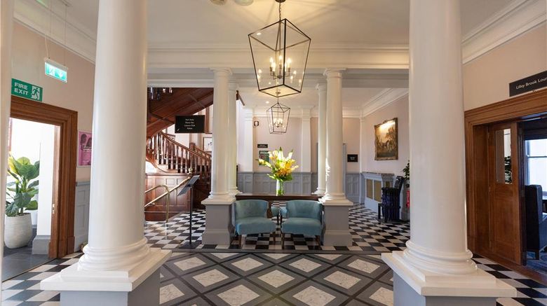 <b>DoubleTree-Hilton Cheltenham/Cotswolds Lobby</b>. Images powered by <a href="https://iceportal.shijigroup.com/" title="IcePortal" target="_blank">IcePortal</a>.