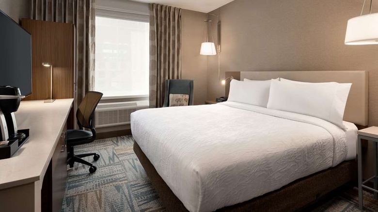 <b>Hilton Garden Inn NY Times Square South Room</b>. Images powered by <a href="https://iceportal.shijigroup.com/" title="IcePortal" target="_blank">IcePortal</a>.