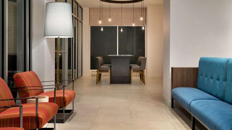 <b>Hilton Garden Inn NY Times Square South Lobby</b>. Images powered by <a href="https://iceportal.shijigroup.com/" title="IcePortal" target="_blank">IcePortal</a>.