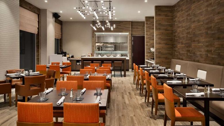 <b>Hilton Garden Inn NY Times Square South Restaurant</b>. Images powered by <a href="https://iceportal.shijigroup.com/" title="IcePortal" target="_blank">IcePortal</a>.