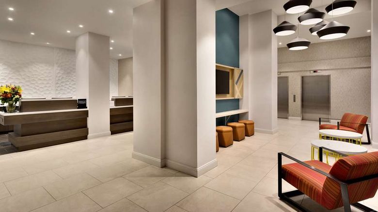 <b>Hilton Garden Inn NY Times Square South Lobby</b>. Images powered by <a href="https://iceportal.shijigroup.com/" title="IcePortal" target="_blank">IcePortal</a>.