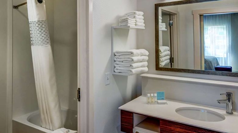 <b>Hampton Inn Plant City Room</b>. Images powered by <a href="https://iceportal.shijigroup.com/" title="IcePortal" target="_blank">IcePortal</a>.