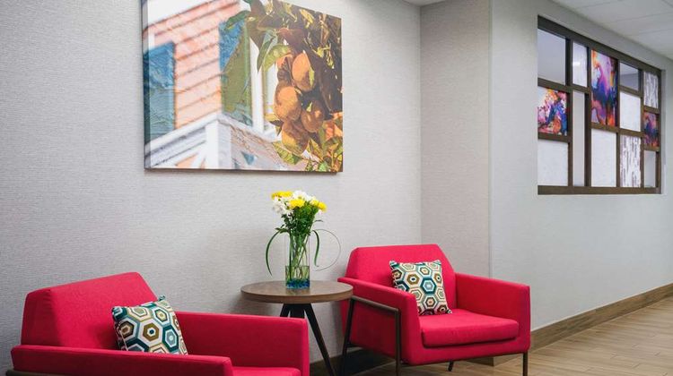 Hampton Inn Plant City Lobby
