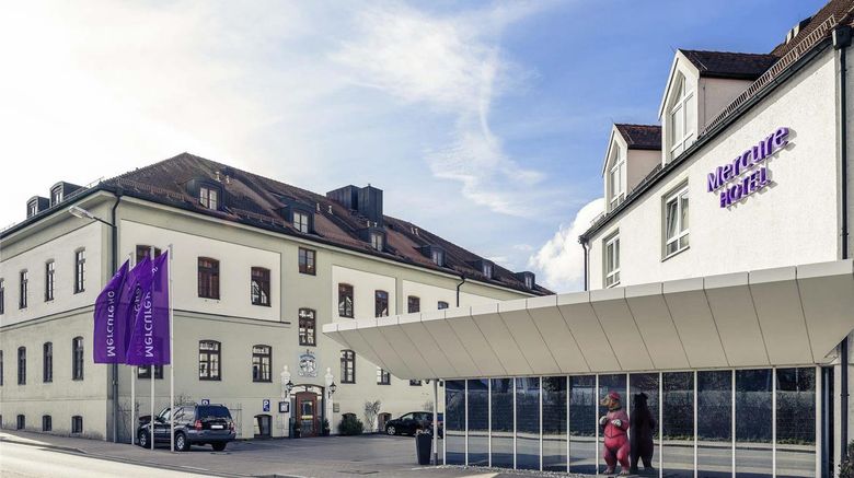 <b>Mercure Muenchen Freising Airport Exterior</b>. Images powered by <a href="https://iceportal.shijigroup.com/" title="IcePortal" target="_blank">IcePortal</a>.