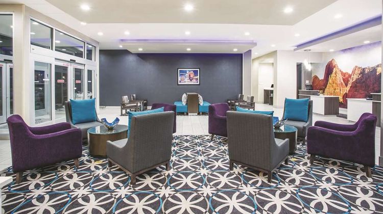 La Quinta Inn & Suites – Gateway to Zion Lobby