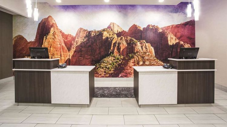 La Quinta Inn & Suites – Gateway to Zion Lobby