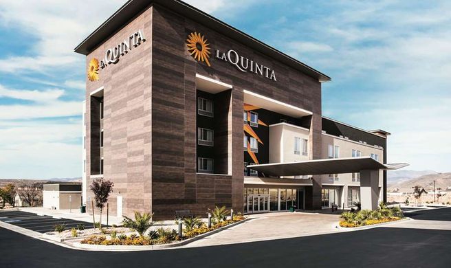 La Quinta Inn & Suites – Gateway to Zion Exterior