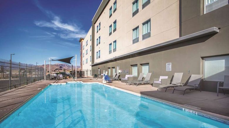 <b>La Quinta Inn & Suites – Gateway to Zion Pool</b>. Images powered by <a href="https://iceportal.shijigroup.com/" title="IcePortal" target="_blank">IcePortal</a>.