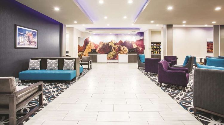 La Quinta Inn & Suites – Gateway to Zion Lobby