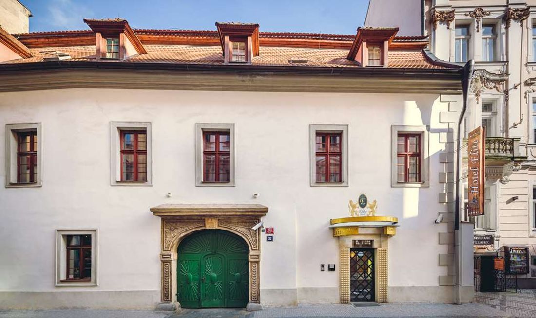 Elite Hotel Exterior