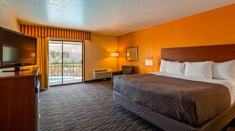 <b>SureStay Hotel Wenatchee Pool</b>. Images powered by <a href="https://iceportal.shijigroup.com/" title="IcePortal" target="_blank">IcePortal</a>.